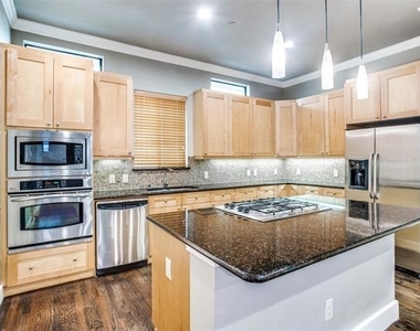 2411 N Hall Street - Photo Thumbnail 4