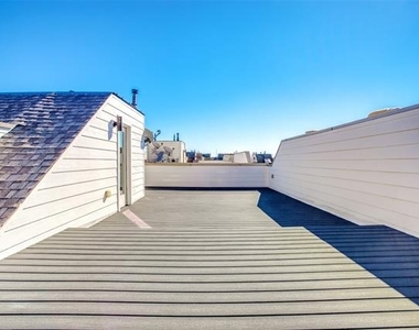 2411 N Hall Street - Photo Thumbnail 18