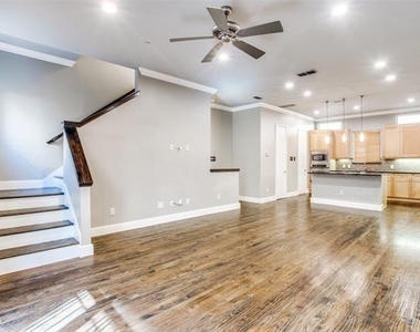 2411 N Hall Street - Photo Thumbnail 8