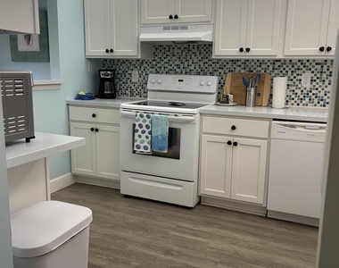 1210 Se Parkview Place - Photo Thumbnail 1