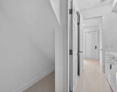 444 Nw 41st Street - Photo Thumbnail 22
