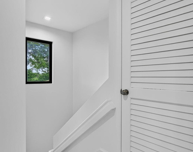 444 Nw 41st Street - Photo Thumbnail 10