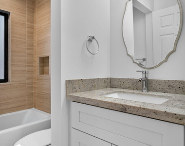 444 Nw 41st Street - Photo Thumbnail 8