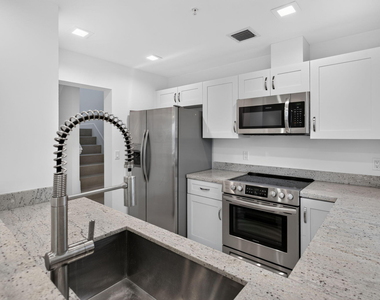 444 Nw 41st Street - Photo Thumbnail 4