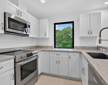444 Nw 41st Street - Photo Thumbnail 1