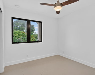 444 Nw 41st Street - Photo Thumbnail 5