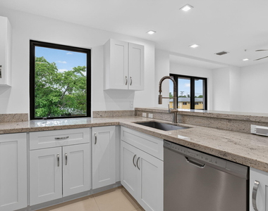 444 Nw 41st Street - Photo Thumbnail 2
