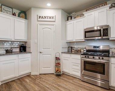 593 Jamestown Lane - Photo Thumbnail 5