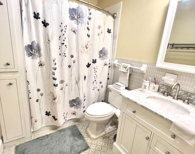 2211 Ne 67th Street - Photo Thumbnail 14
