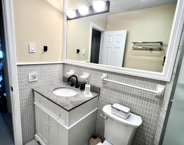 2211 Ne 67th Street - Photo Thumbnail 10