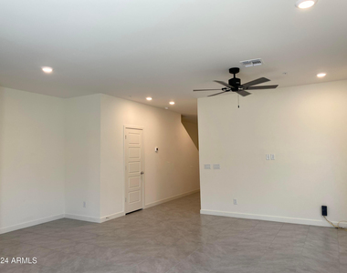 8335 N 22nd Drive - Photo Thumbnail 2