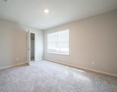 128 Emma Drive - Photo Thumbnail 21