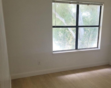 2313 N Congress Avenue - Photo Thumbnail 6