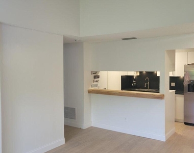 2313 N Congress Avenue - Photo Thumbnail 1
