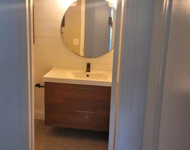 2313 N Congress Avenue - Photo Thumbnail 10