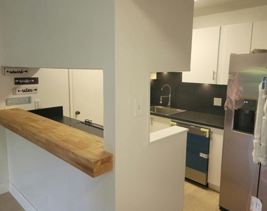 2313 N Congress Avenue - Photo Thumbnail 4