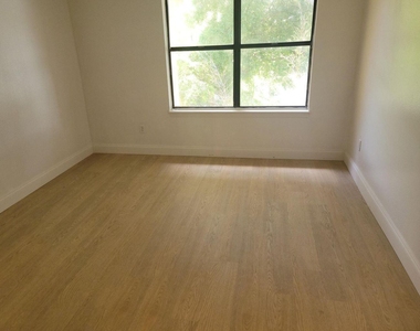 2313 N Congress Avenue - Photo Thumbnail 3