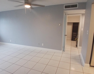 4800 Hollywood Boulevard - Photo Thumbnail 7