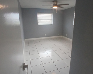 4800 Hollywood Boulevard - Photo Thumbnail 6