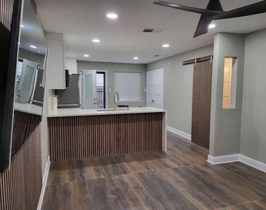 724 S Welch Street - Photo Thumbnail 2
