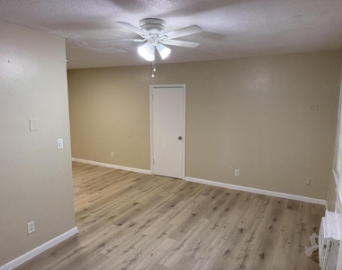 1004 Nw 2nd Street - Photo Thumbnail 3