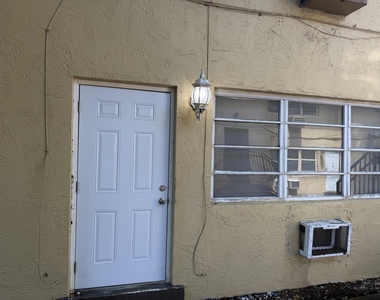 1004 Nw 2nd Street - Photo Thumbnail 1