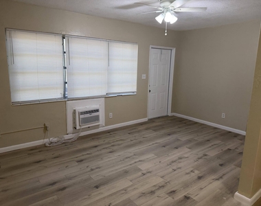 1004 Nw 2nd Street - Photo Thumbnail 4