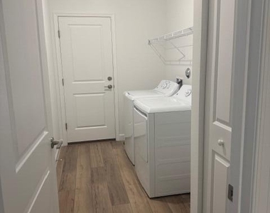 1545 Se Crosswood Way - Photo Thumbnail 6