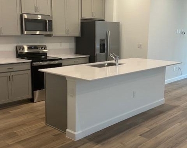 1545 Se Crosswood Way - Photo Thumbnail 1