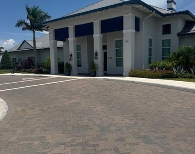 1545 Se Crosswood Way - Photo Thumbnail 8