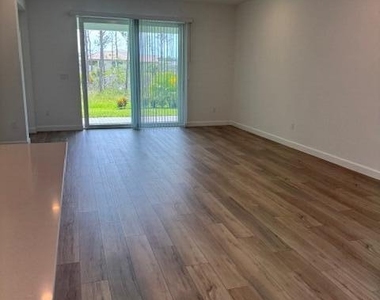 1545 Se Crosswood Way - Photo Thumbnail 3