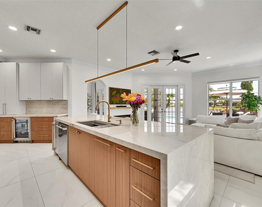 11163 Nw 69th Place - Photo Thumbnail 1