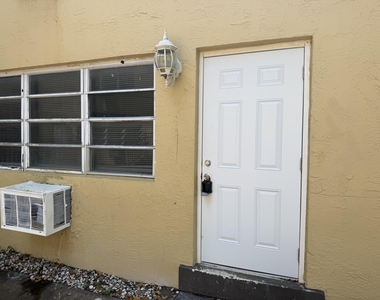 1004 Nw 2nd Street - Photo Thumbnail 1