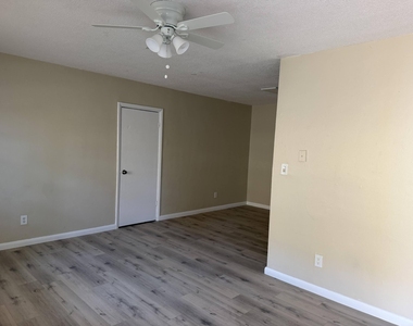1004 Nw 2nd Street - Photo Thumbnail 2