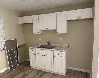 1004 Nw 2nd Street - Photo Thumbnail 4