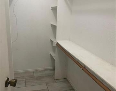7464 Queensbury Circle - Photo Thumbnail 9