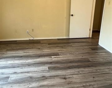7464 Queensbury Circle - Photo Thumbnail 6