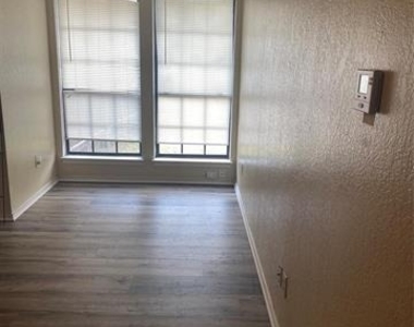 7464 Queensbury Circle - Photo Thumbnail 11