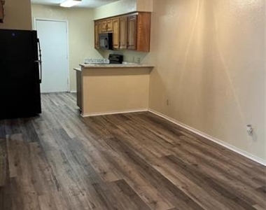 7464 Queensbury Circle - Photo Thumbnail 2