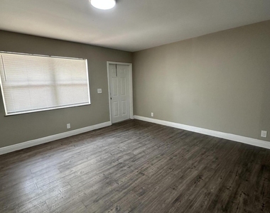 4833 Serafica Drive - Photo Thumbnail 2