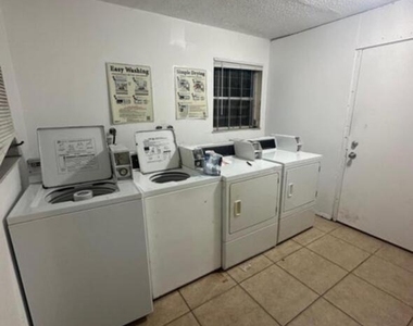 4833 Serafica Drive - Photo Thumbnail 7