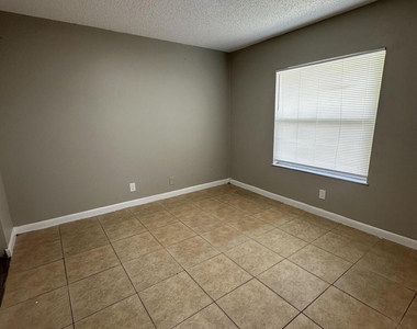 4833 Serafica Drive - Photo Thumbnail 5