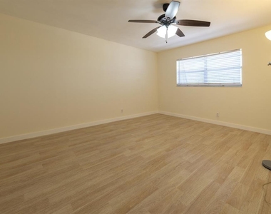 6061 N Falls Cir Drive - Photo Thumbnail 11