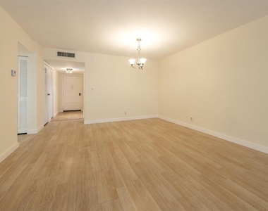 6061 N Falls Cir Drive - Photo Thumbnail 7
