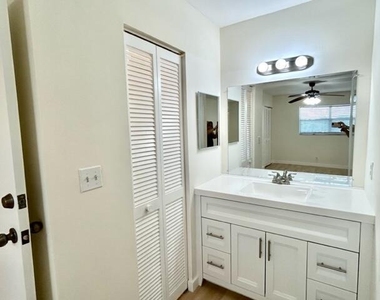 6061 N Falls Cir Drive - Photo Thumbnail 18