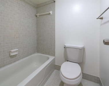 6061 N Falls Cir Drive - Photo Thumbnail 17