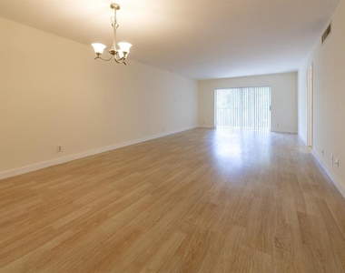 6061 N Falls Cir Drive - Photo Thumbnail 4