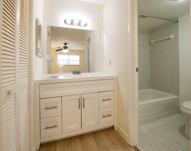 6061 N Falls Cir Drive - Photo Thumbnail 15