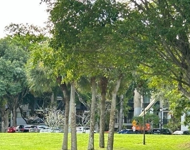 6061 N Falls Cir Drive - Photo Thumbnail 23