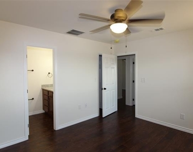 104 Boston Street - Photo Thumbnail 12